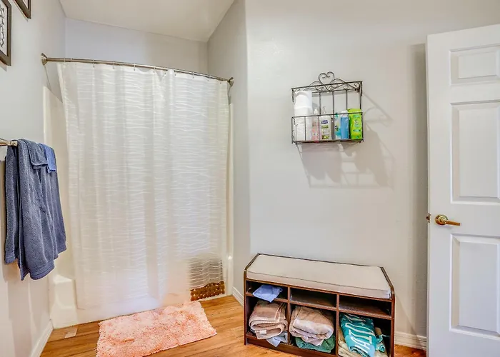 Near Stadiums, Westgate Shops & Hospitals! * Phoenix