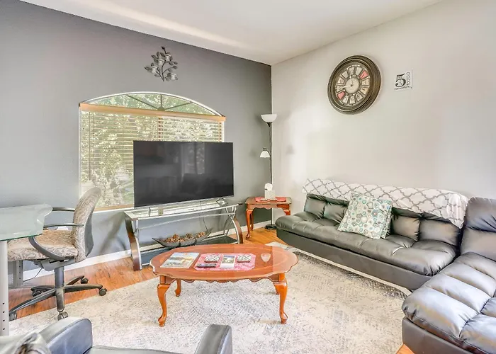 Near Stadiums, Westgate Shops & Hospitals! Vakantiehuis Phoenix
